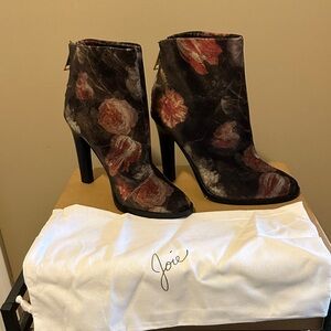 Joie Gold Logo Tan Box